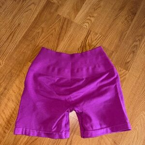 Alphalete Amplify Shorts - Magenta